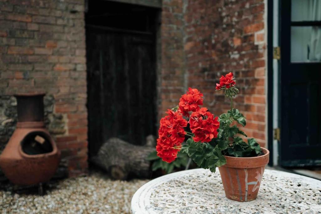 Дом отдыха Roxie House A Cosy Farm Refurbished Coach House.