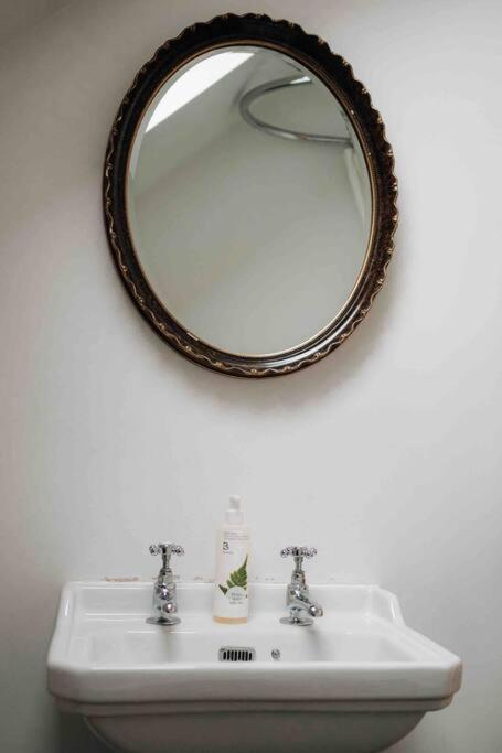 Holiday home Roxie House A Cosy Farm Refurbished Coach House. *