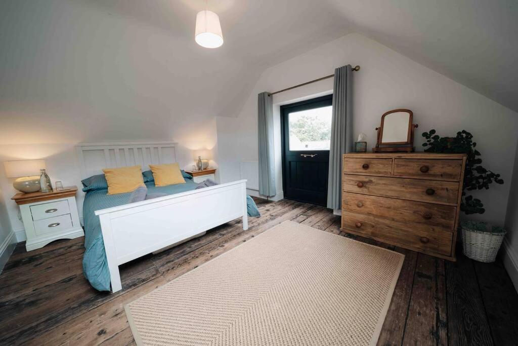 Roxie House A Cosy Farm Refurbished Coach House. Holiday home Gittisham