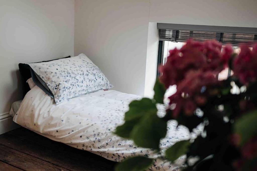 Roxie House A Cosy Farm Refurbished Coach House. Holiday home *