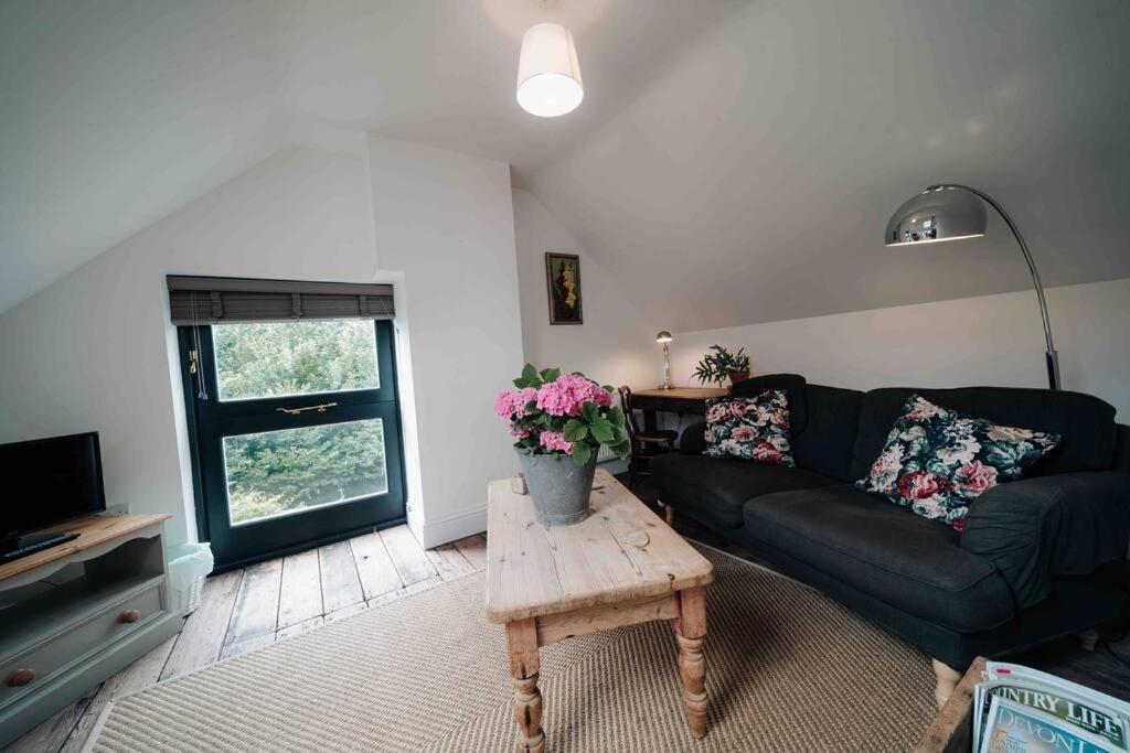 Roxie House A Cosy Farm Refurbished Coach House. Gittisham