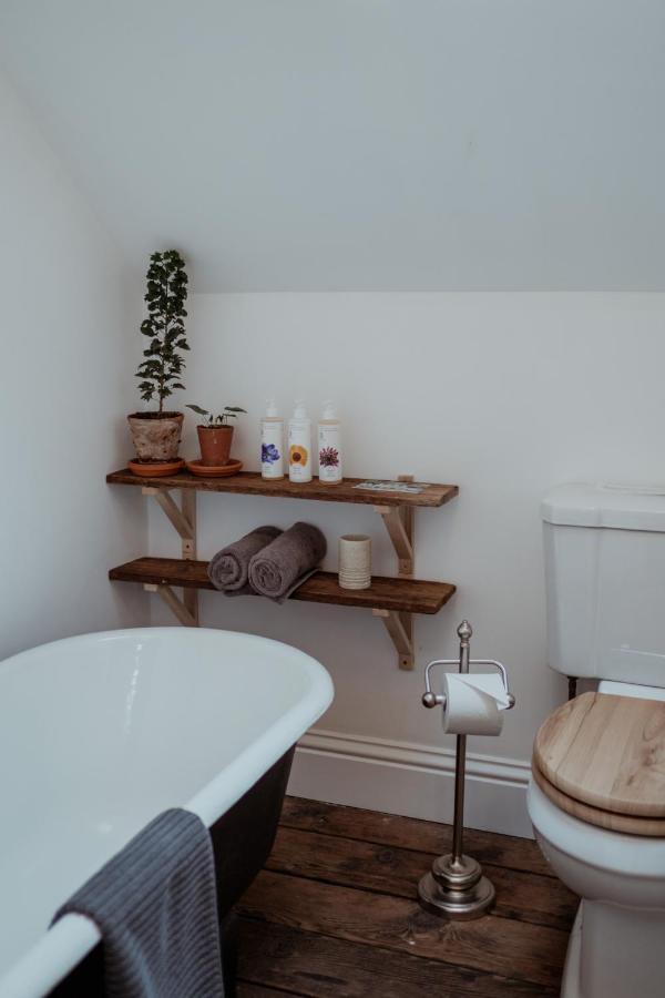 Roxie House A Cosy Farm Refurbished Coach House. Holiday home Gittisham